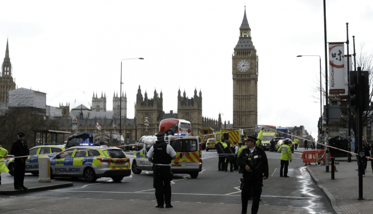 Londres bajó el nivel de alerta y retirará a militares de las calles