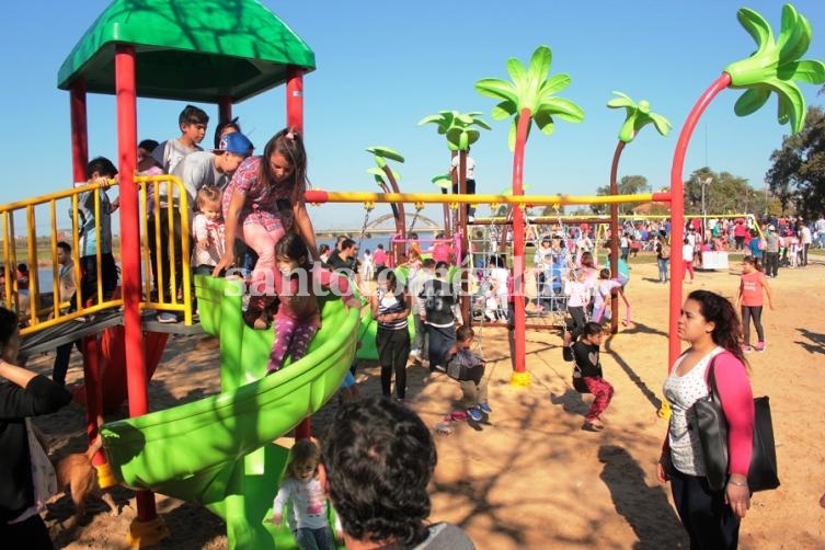 Se inauguraron los nuevos juegos de la costanera. (Foto: Municipalidad de Santo Tomé)