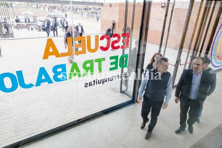 Macri y Corral durante la visita al edificio destinado a las Escuelas de Trabajo. (Foto: Municipalidad de Santa Fe)