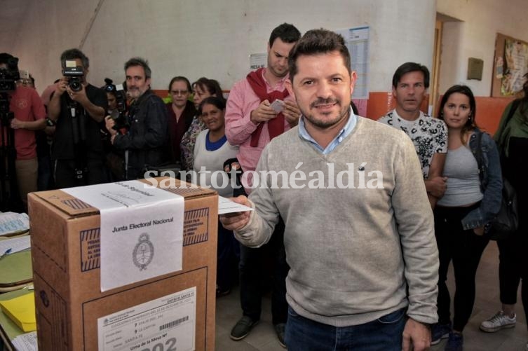 Castelló votó antes del mediodía en la Escuela Primaria N° 8 Cristóbal Colón.