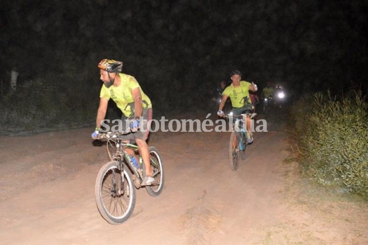Sauce Viejo: 200 personas vivieron una jornada de cicloturismo nocturno