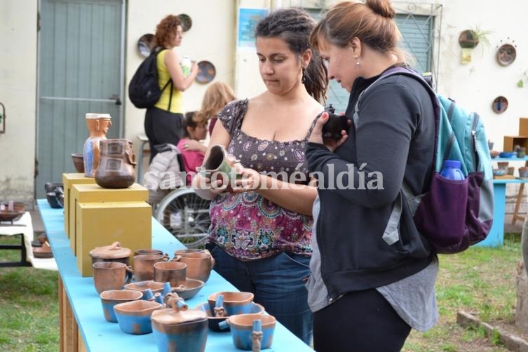 Exposición y venta del Taller de Artesanos Ceramistas, una tradición de fin de año