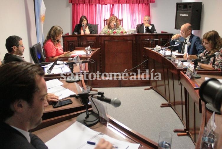 Qüesta inauguró el período de sesiones del Concejo Municipal. (Foto: Municipalidad de Santo Tomé)