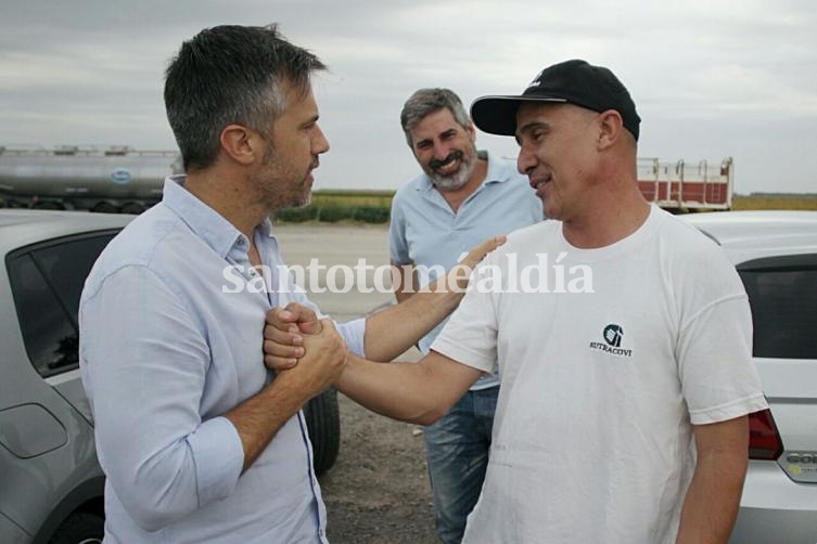 En Venado Tuerto, Busatto visitó a trabajadores del peaje que se encuentran en una difícil situación.