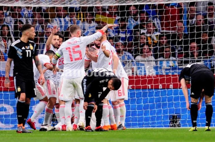 España vapuleó a Argentina: 6-1 en la última gira previa al Mundial