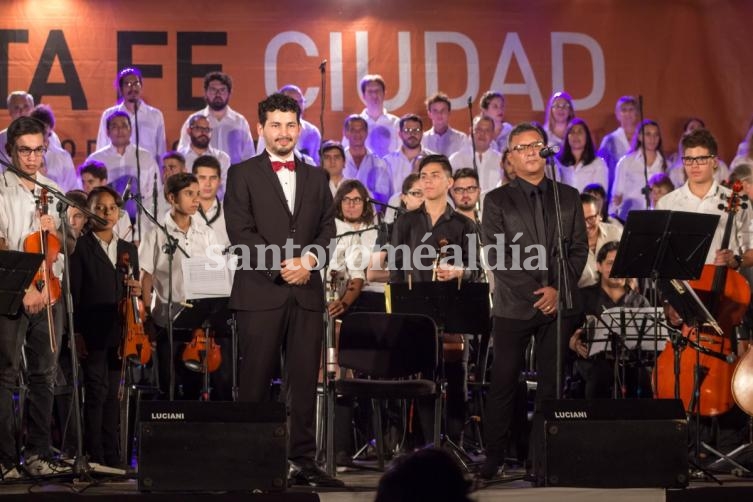 Santa Fe Sostenido finalizó con las actuaciones de Sergio Torres y del Dúo Che Chelos.