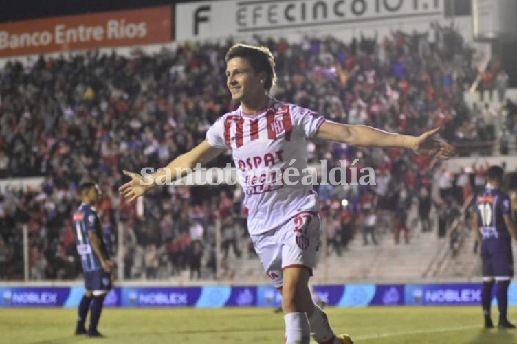 Unión ganó 2-0 en Paraná.