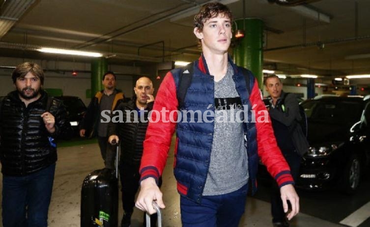 Conti llegó a Portugal para sumarse al Benfica