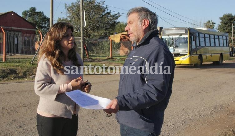 Gabriela Solano recorrió la zona sur de la ciudad con el Director de Transporte de Pasajeros de la Provincia.