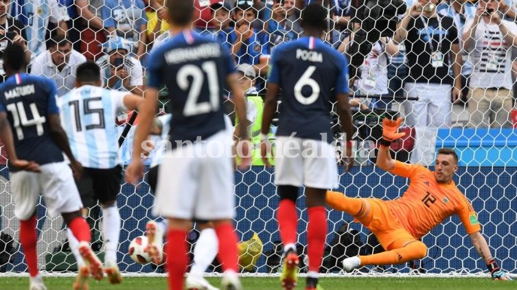  Francia abrió rápido el marcador de penal. (Foto: Clarín)