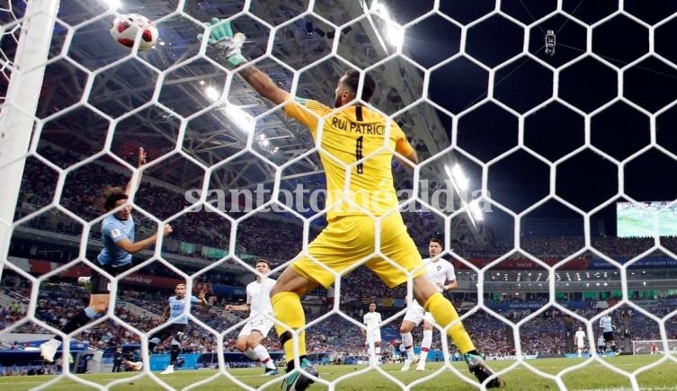 Uruguay venció a Portugal con dos goles de Cavani.