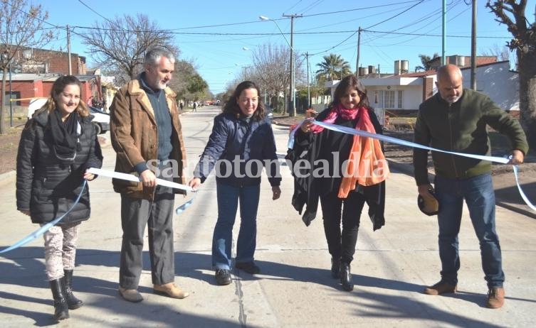 Junto a vecinos, artistas urbanos y funcionarios de gobierno, la intendente Daniela Qüesta dejó formalmente habilitada la obra.