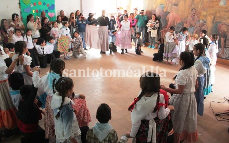 El acto se realizó en la escuela Simón de Iriondo.