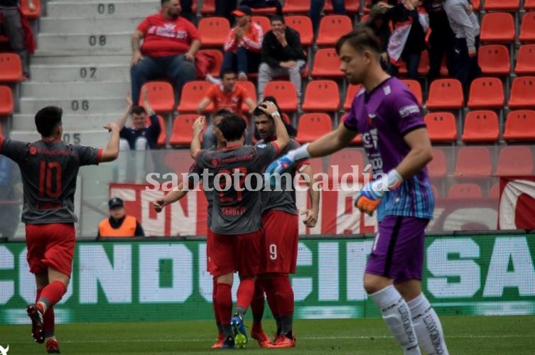 Colón volvió a perder y no encuentra el rumbo