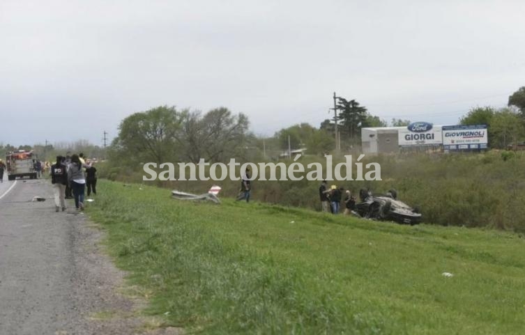 Un conductor falleció al volcar su auto en la Autopista Santa Fe Rosario. (Foto: La Capital)