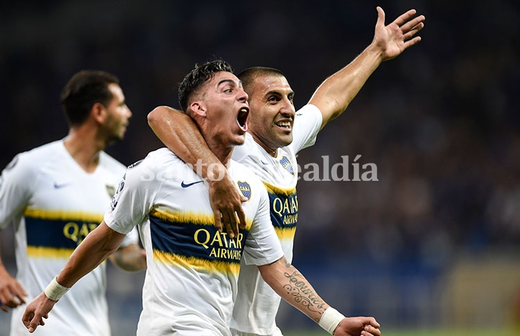 Pavón celebra, junto a Ábila, el gol del empate. (Foto: CONMEBOL)