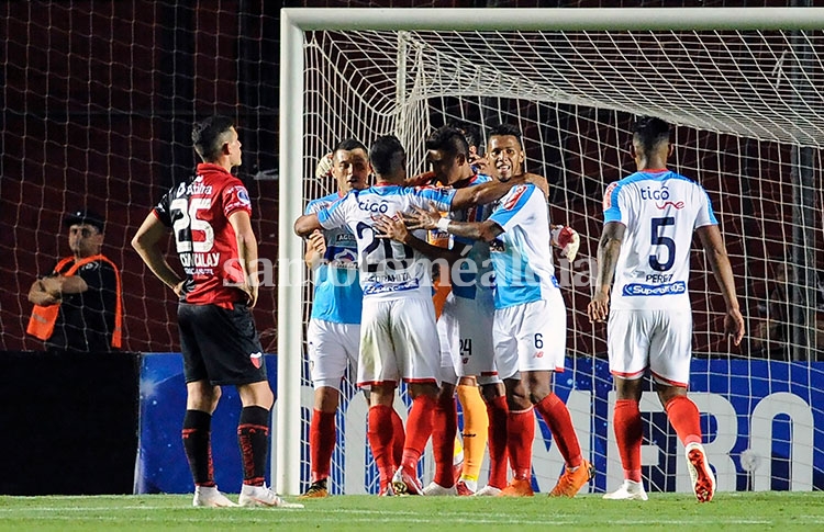 Junior festejó la clasificación a cuartos de final. (Foto: CONMEBOL)