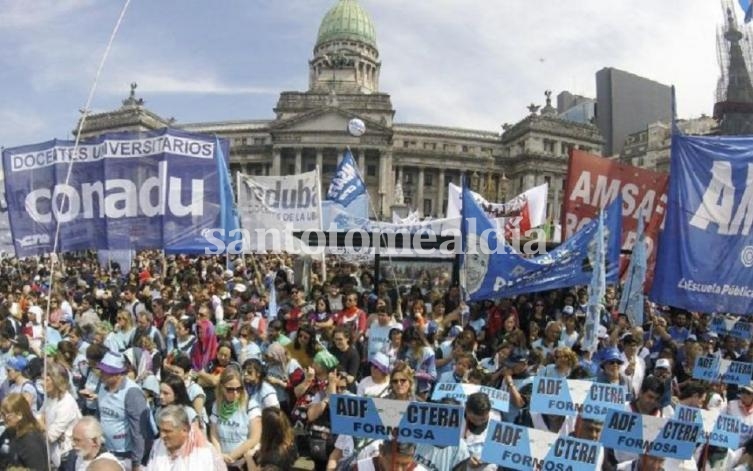 Los gremios docentes se manifestarán frente al congreso.