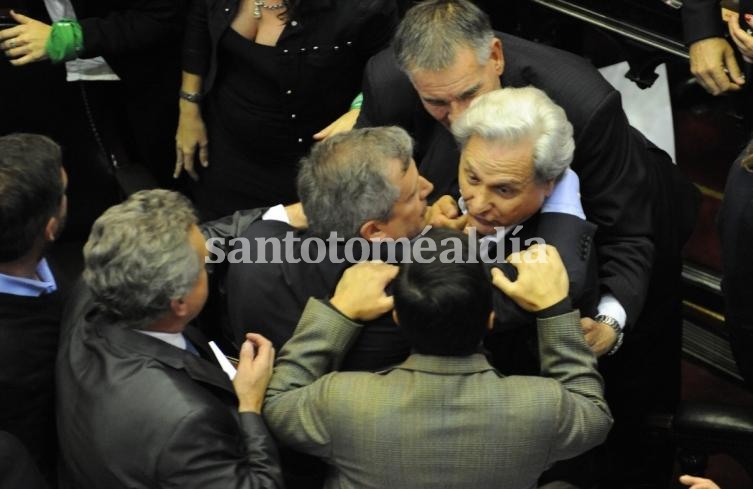 Filmus y Massot se pelearon durante el debate por el Presupuesto.