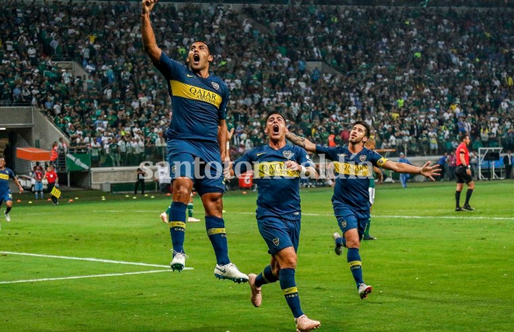 Ramón Ábila celebra el primer gol ante la mirada de sus compañeros (Foto: CONMEBOL)