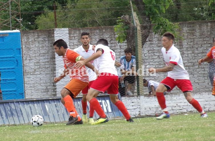 Independiente le ganó la final a Las Flores, que jugará por el segundo ascenso con Don Salvador. (Foto: Gentileza Luciana Salcedo)