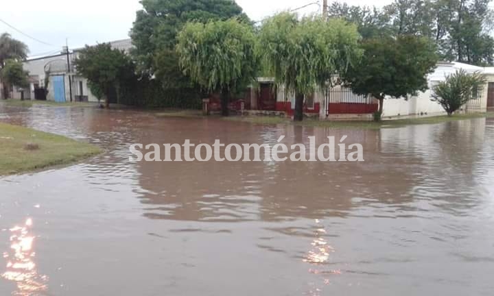 En Coronda, el agua de lluvia inundó viviendas y hay familias evacuadas. (Foto: gentileza El Litoral) 