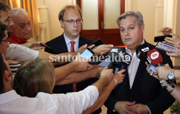 Farías y Saglione anunciaron el cronograma de pago de la segunda cuota del aguinaldo. (Foto: Secretaría de Com. Social)