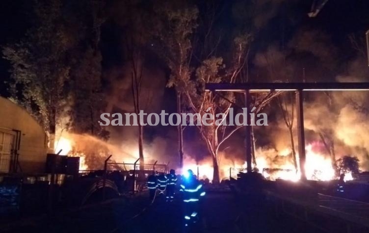 En el incendio de Relastic se quemaron entre 80 y 100 mil litros de pintura