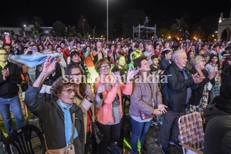 Una multitud acompañó las tres noches del festival folclórico santafesino. (Foto: Municipalidad de Santa Fe)