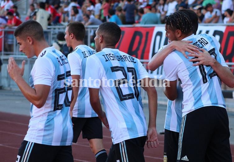 Argentina pasó a la ronda final del Sudamericano Sub 20. (Foto: Twitter @argentina)