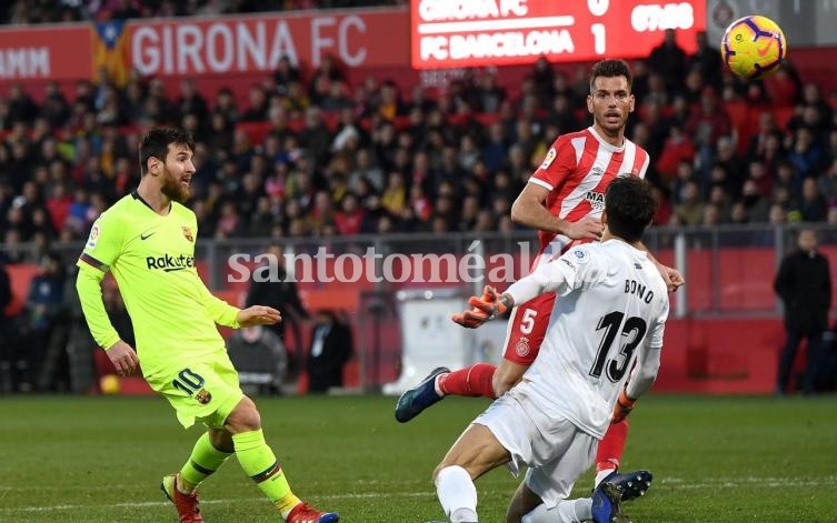 Messi la picó por arriba del arquero y señaló el 2-0 definitivo. (Foto: TyC Sports)
