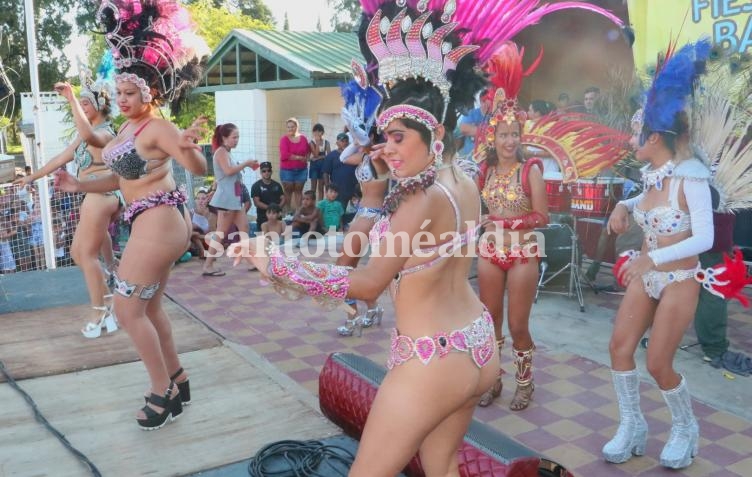 Murgas y comparsas locales anticiparon los Carnavales Santotomesinos. (Foto: Municipalidad de Santo Tomé)