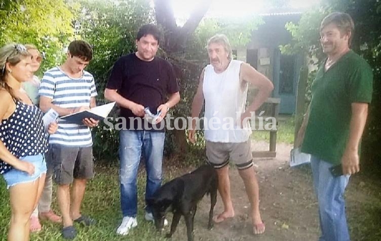 Clemente conversó con vecinos en Adelina Oeste. (Foto: Prensa)