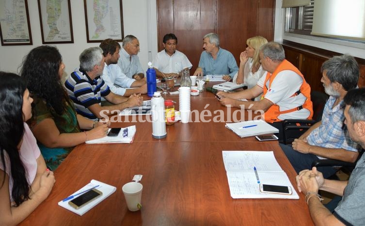 Reunión entre el gobierno provincial y funcionarios de Santo Tomé, Santa Fe y Recreo por la crecida del Salado. (Secretaría de Comunicación Social)