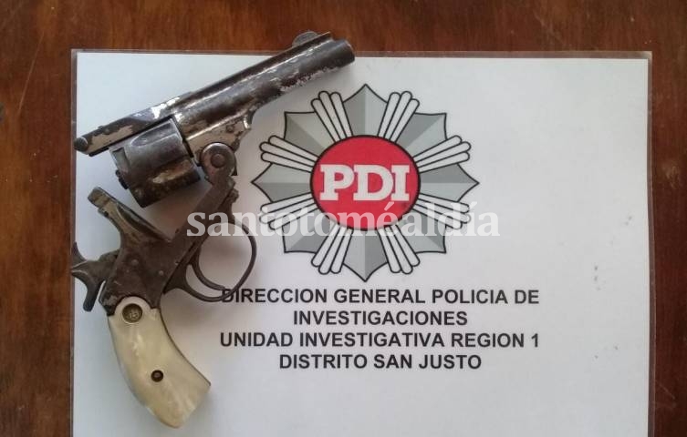 El arma secuestrada por la PDI.
