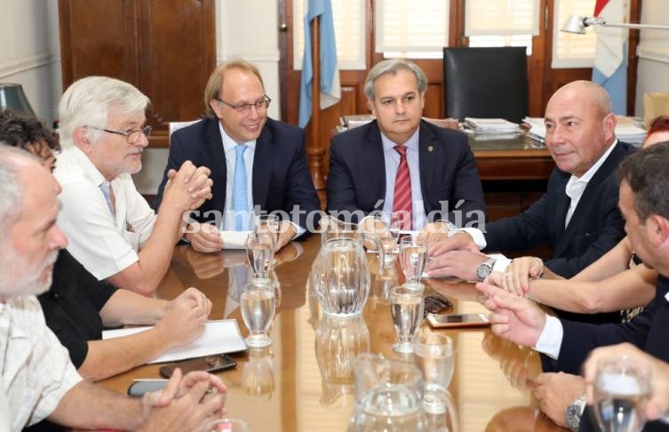 Saglione y Farías recibieron a Molina y Hoffmann, entre otros representantes de UPCN y ATE. (Foto: Sec. Com. Soc)