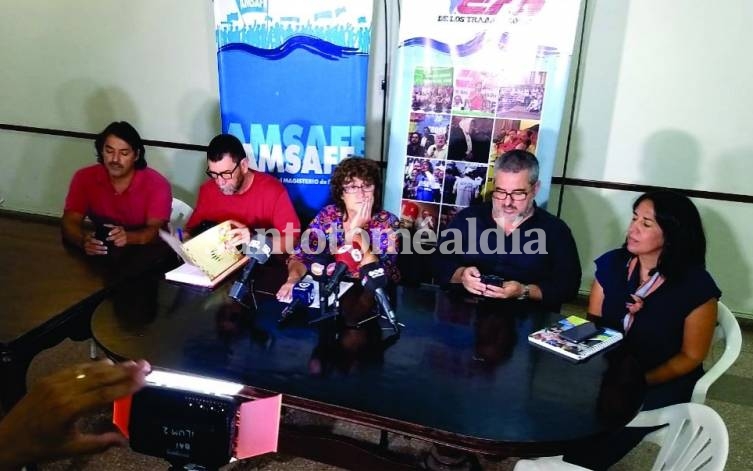 En conferencia de prensa, los referentes de Amsafe adelantaron su rechazo a la oferta salarial del gobierno.