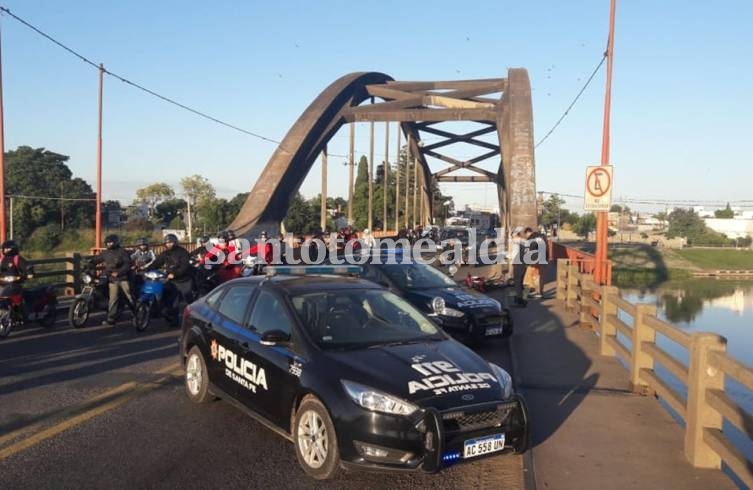 Accidente fatal en el puente: falleció un motociclista