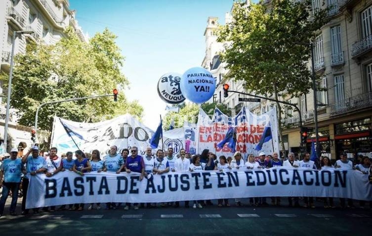 Multitudinaria marcha docente a Buenos Aires