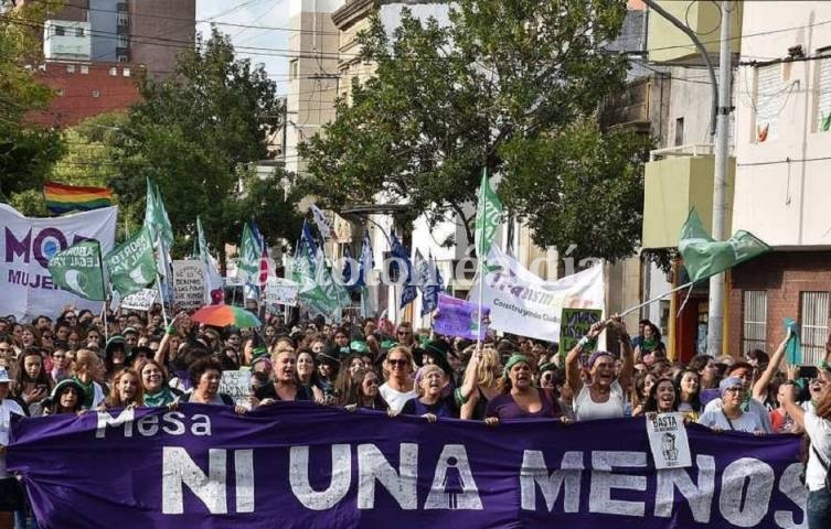 Masiva marcha en Santa Fe por el 8M. (Foto: El Litoral)