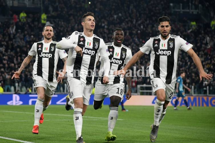 Cristiano Ronaldo hizo tres goles y Juventus avanza en la Liga de Campeones.