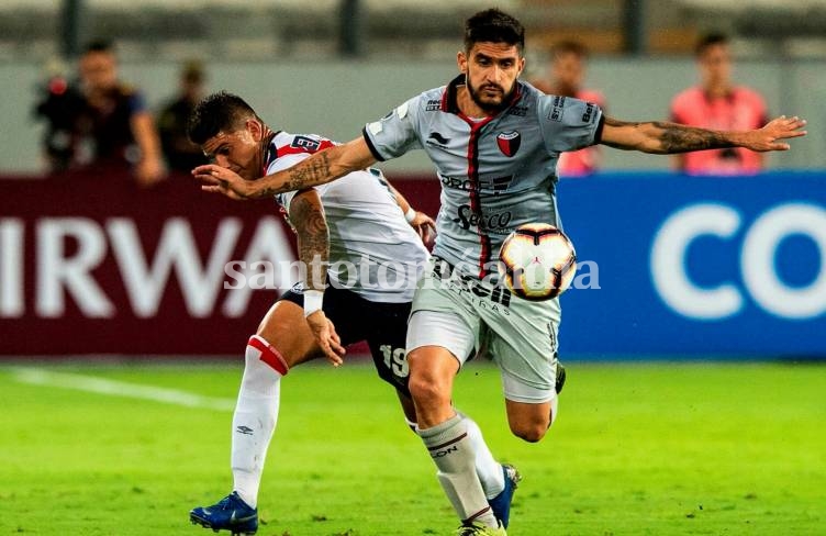 Colón se impuso a Deportivo Municipal en el partido de ida en Perú. (Foto: Twitter @DiarioOle)