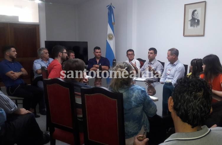 Delegados de la UPCN Santa Fe, junto a trabajadores del Aeropuerto mantuvieron un encuentro con autoridades del Ministerio de Infraestructura y Transporte.