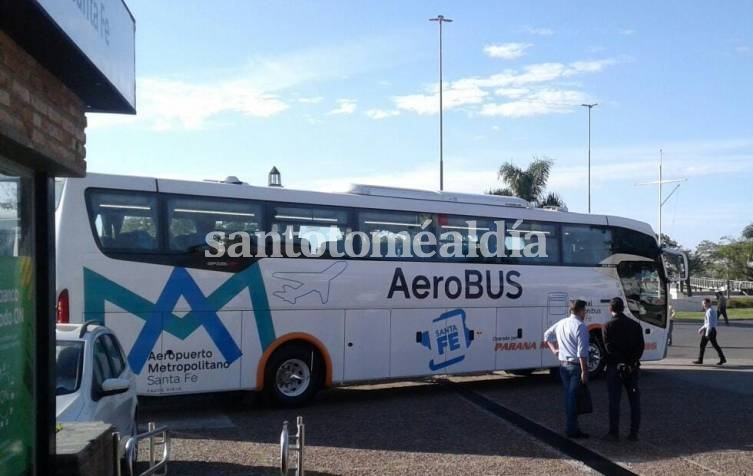Debutó el Aerobus, el servicio que une la terminal de colectivos de Santa Fe con el Aeropuerto Metropolitano. (Foto: aviancaonline.com)