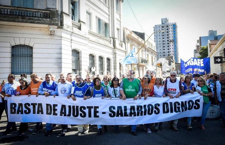 Trabajadores estatales de distintos sectores participaron de la movilización. (Foto: Prensa Sadop)