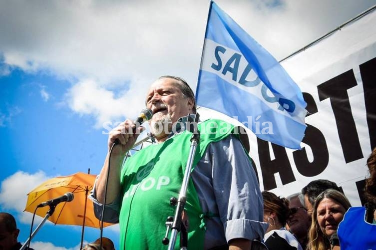 Pedro Bayúgar, titular de SADOP Santa Fe, confirmó que ese gremio realizará una jornada de protesta pero sin paro este jueves.