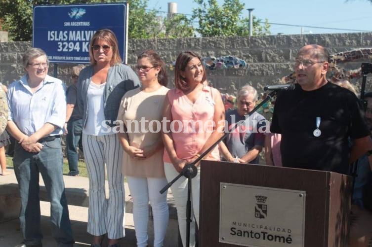 Se realizó el acto en homenaje a los veteranos y caídos en la Guerra de Malvinas. (Foto: Municipalidad de Santo Tomé)