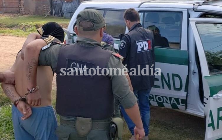 El día del tiroteo, Gendarmería detuvo a dos hombres que pertenecen a una conocida familia de la zona. (Foto: Aire de Santa Fe)