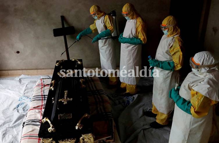Más de 800 personas mueren por ébola en la República Democrática del Congo