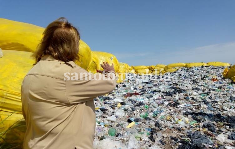 La concejal Zamora, durante una reciente visita a la planta de tratamiento de residuos.
